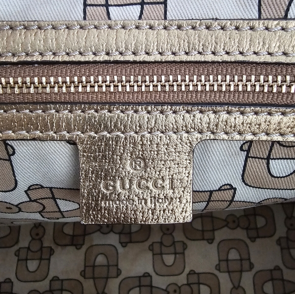🔥LOW START 🔥
Authentic Gucci tote bag - Picture 5 of 15